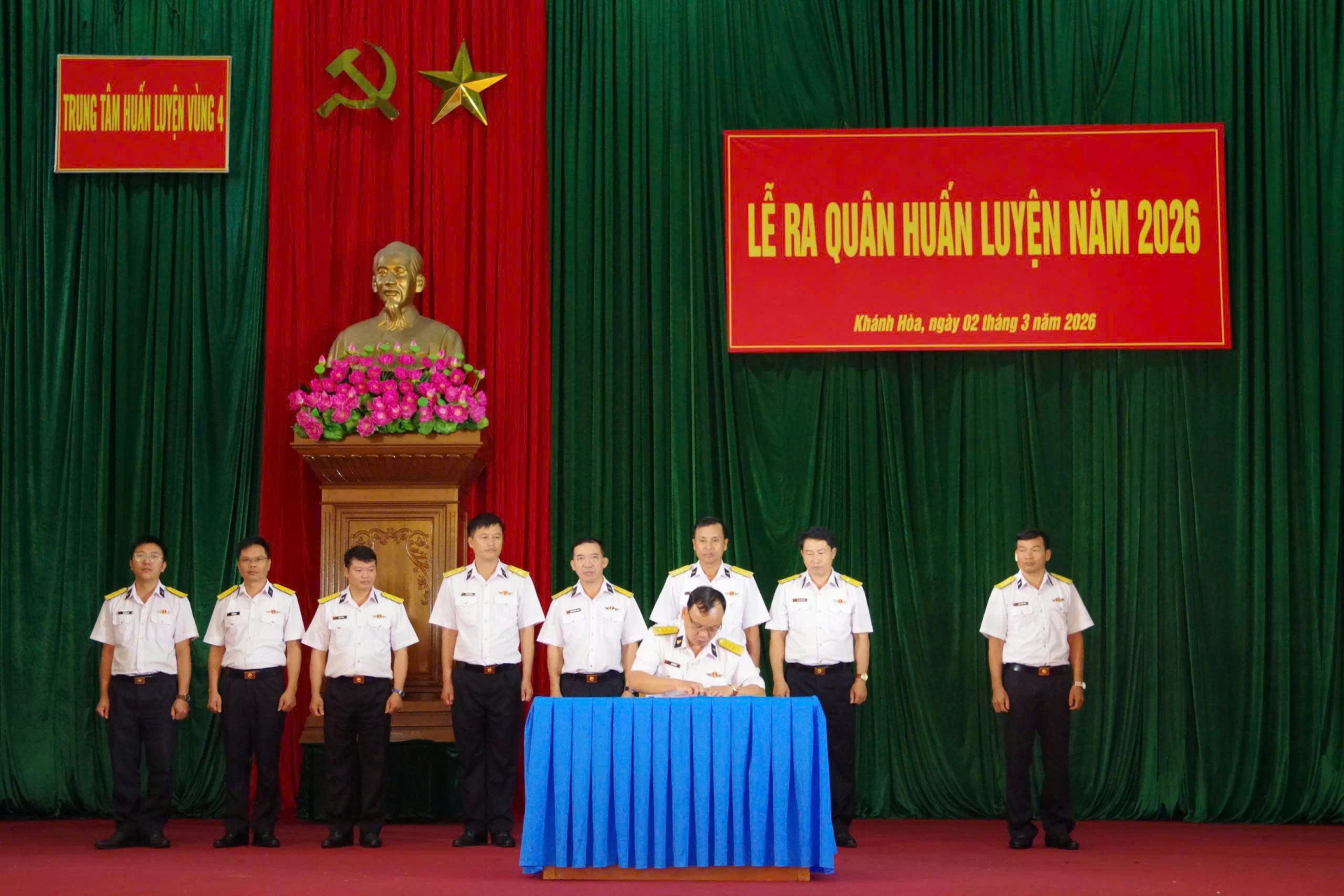 Các cơ quan, đơn vị của trung tâm ký kết giao ước thi đua năm 2026.