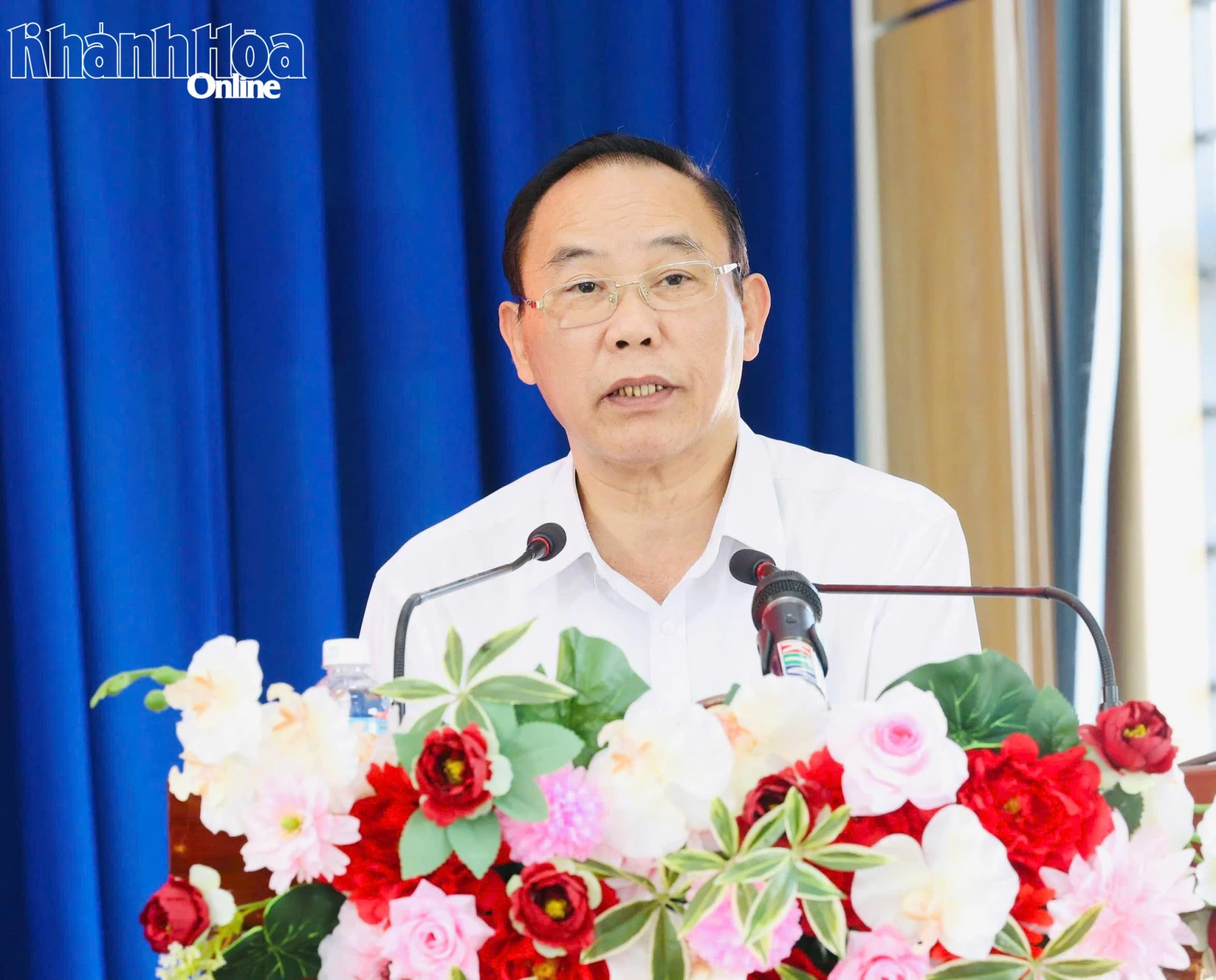 Thứ trưởng Bộ Nông nghiệp và Môi trường Phùng Đức Tiến trình bày chương trình hành động.