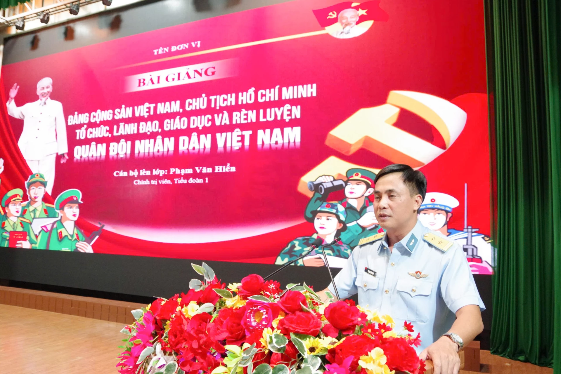 Thí sinh thực hành nội dung giảng bài chính trị.