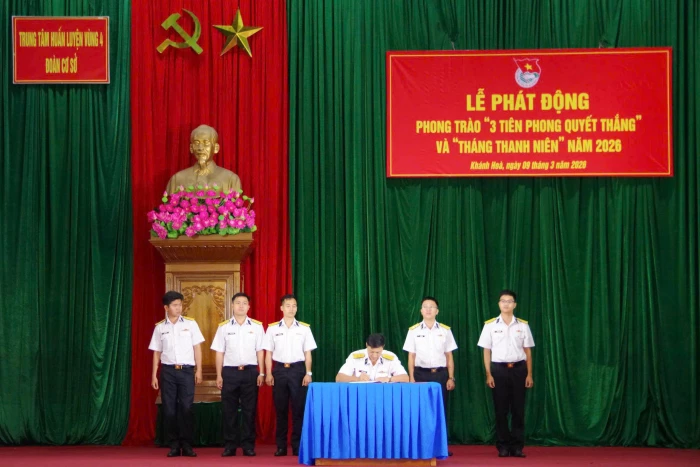 Trung tâm Huấn luyện Vùng 4 Hải quân phát động phong trào "3 Tiên phong quyết thắng" và "Tháng Thanh niên"