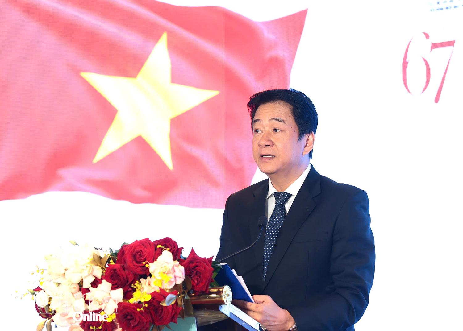 Đồng chí Nguyễn Long Biên-Ủy viên Ban Thường vụ Tỉnh ủy, Phó Chủ tịch Thường trực UBND tỉnh phát biểu tại buổi họp báo Giải vô địch quốc gia Marathon Báo Tiền Phong, lần thứ 67 diễn ra tại Nha Trang-Khánh Hòa.