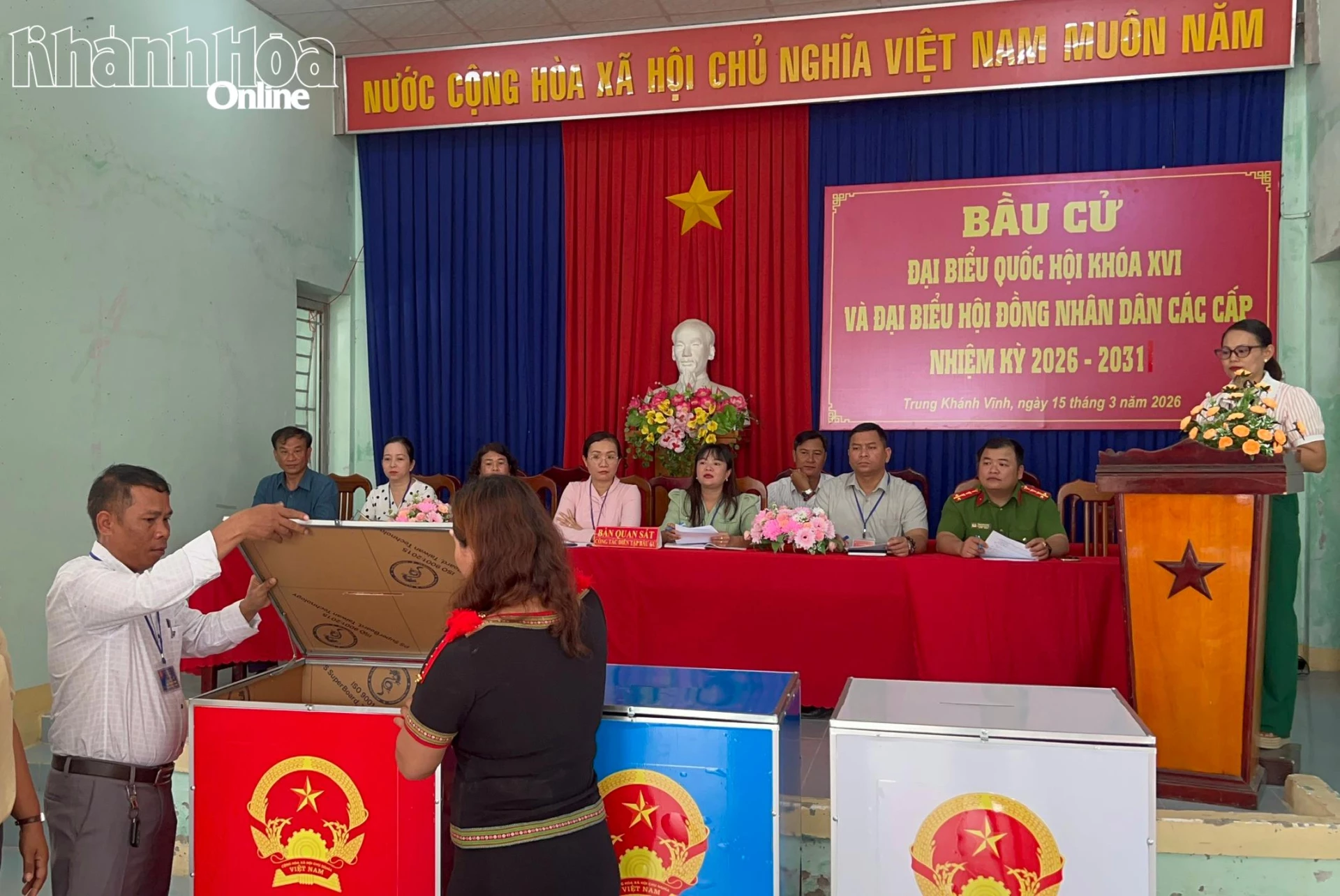 Diễn tập kiểm tra thùng phiếu.