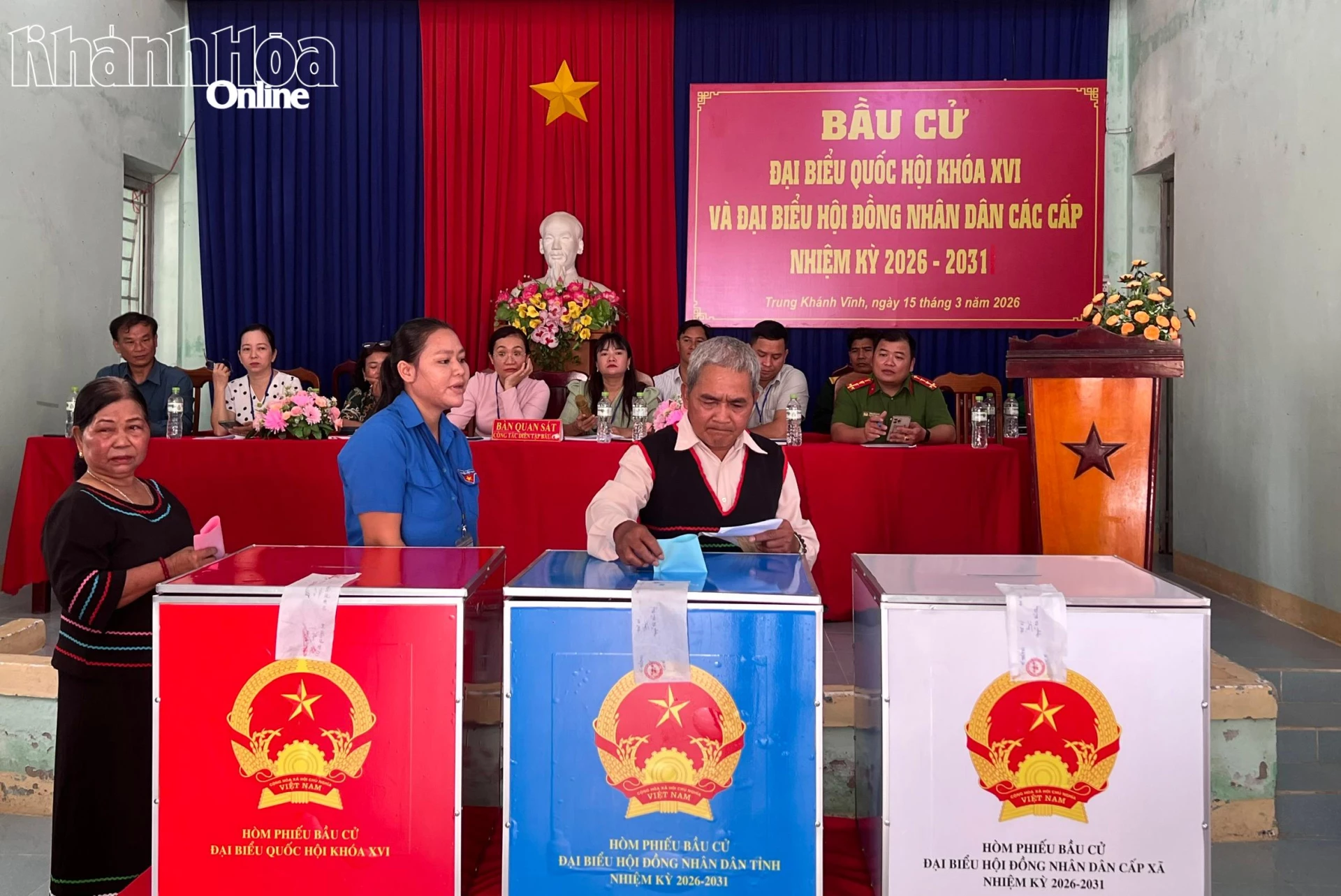 Diễn tập bỏ phiếu.