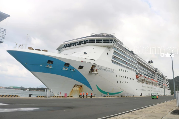 Tàu du lịch biển Andora Mediterranea đưa khách du lịch đến Khánh Hòa lần thứ 6 trong năm 2026