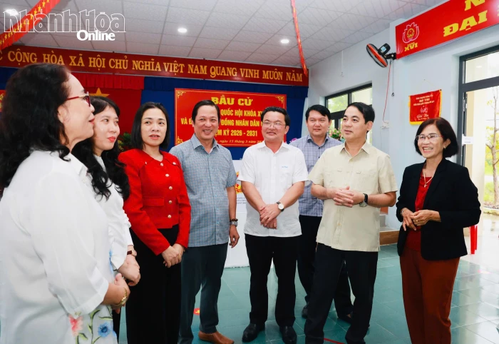 Bí thư Tỉnh ủy Nghiêm Xuân Thành kiểm tra công tác chuẩn bị bầu cử tại phường Ninh Hòa và phường Đông Ninh Hòa