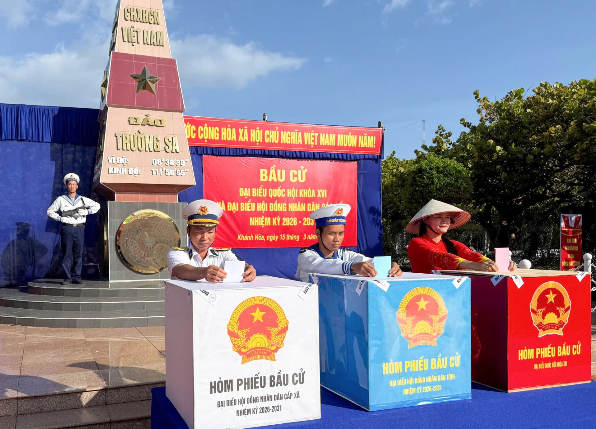 Cử tri tiến hành bỏ phiếu.