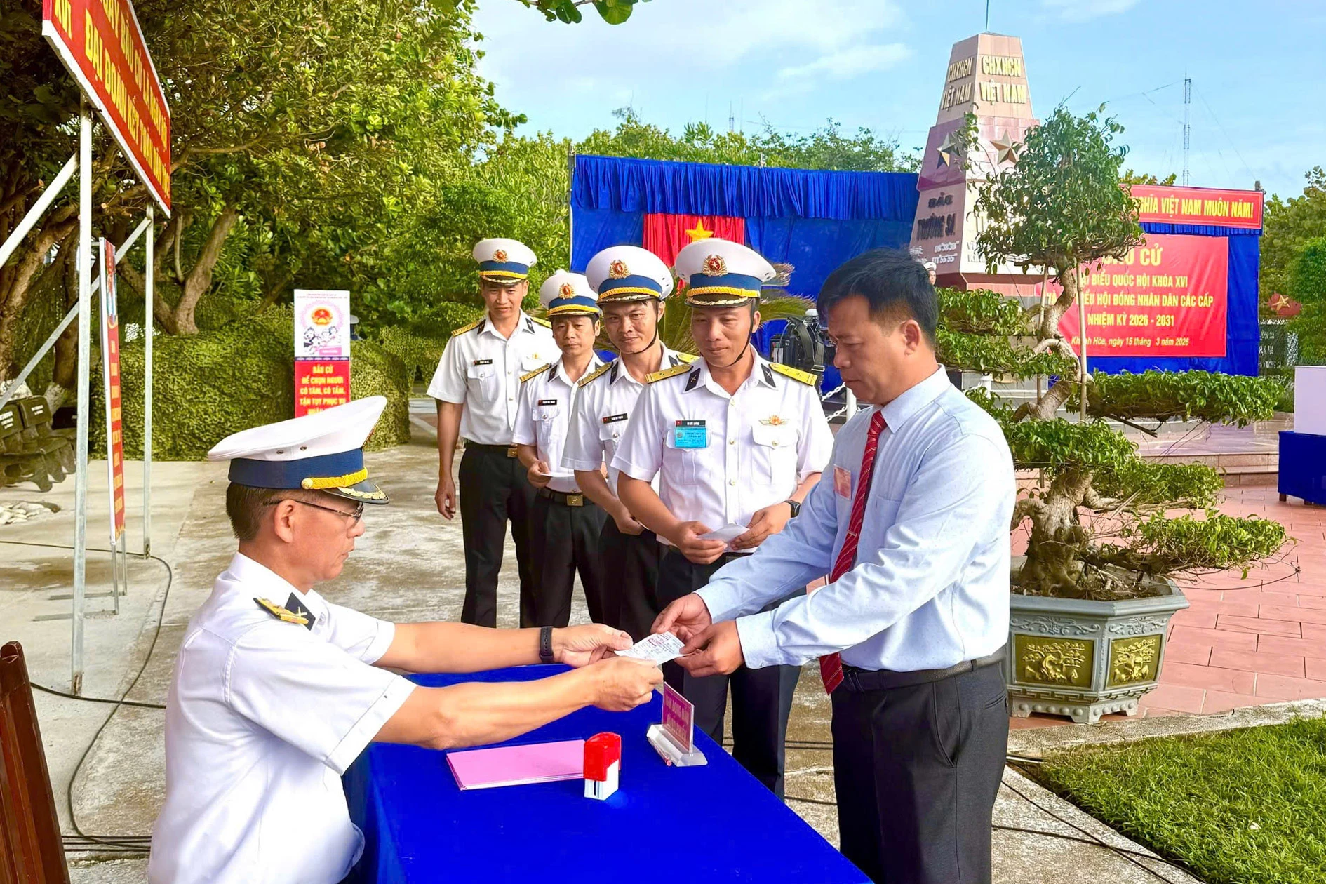 Khu vực xác nhận cử tri đã bỏ phiếu.