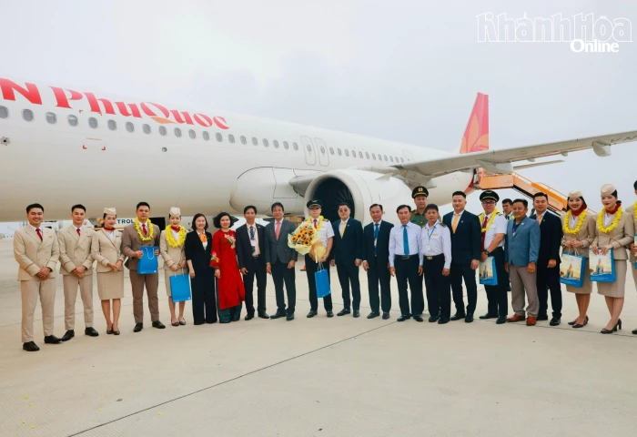 Đón chuyến bay thẳng đầu tiên của Sun PhuQuoc Airways kết nối đặc khu Phú Quốc với Nha Trang - Khánh Hòa