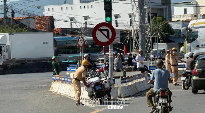 Va chạm giữa xe đầu kéo và xe đạp điện làm một phụ nữ tử vong