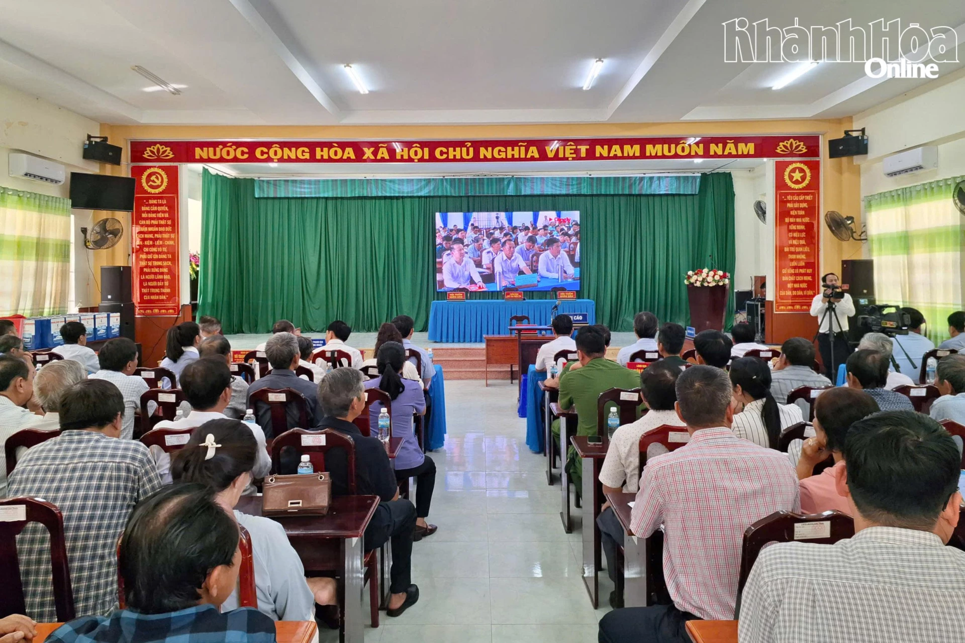 Quang cảnh hoạt động tại phường Cam Linh.