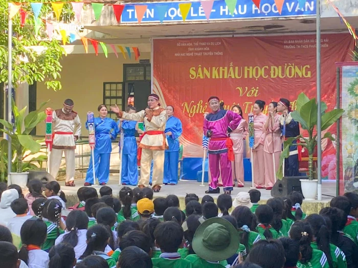 Đưa nghệ thuật truyền thống đến với học sinh miền núi
