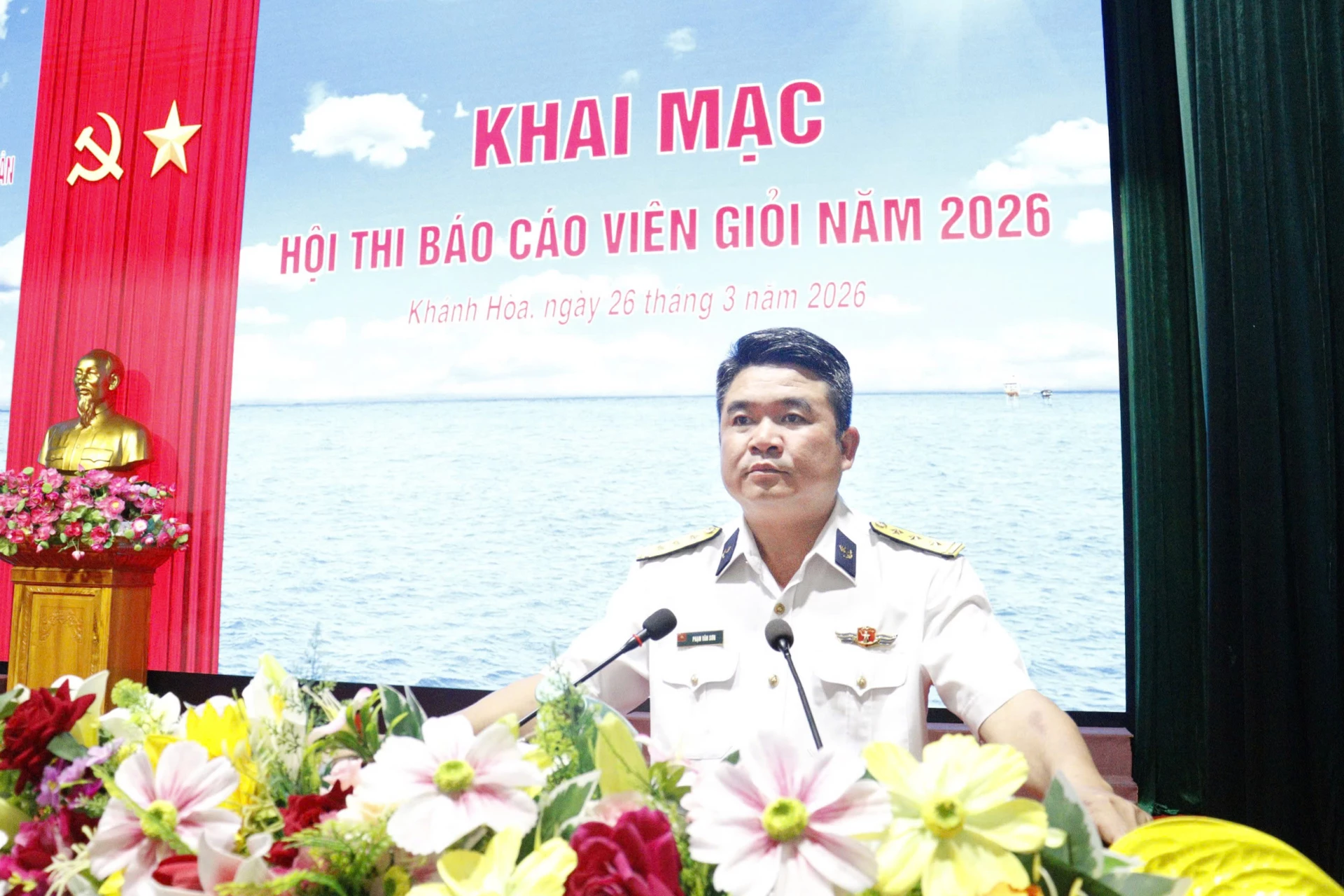 Thượng tá Phạm Văn Sơn khai mạc hội thi.