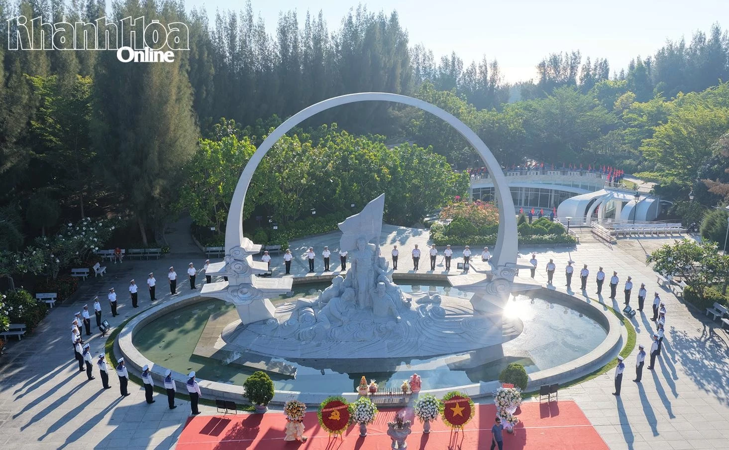 Khu tượng đài Những người nằm lại phía chân trời. Ảnh: VƯƠNG MẠNH CƯỜNG