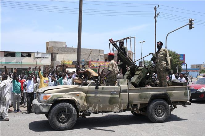 Binh sĩ quân đội Sudan tại thành phố Port Sudan, thủ phủ bang Biển Đỏ ngày 16/4/2023. Ảnh: AFP/TTXVN

