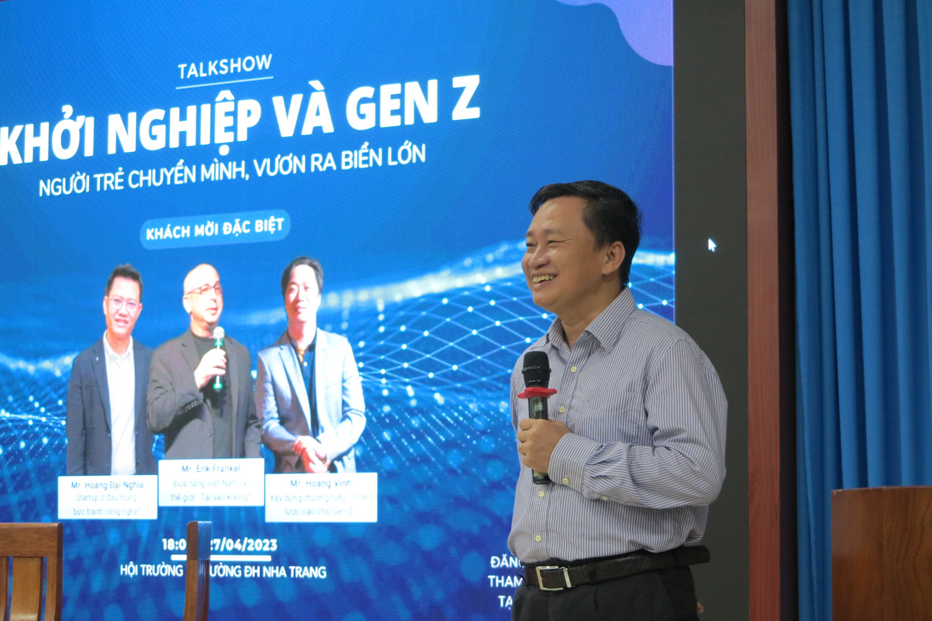 Tiến sĩ Quách Hoài Nam - Phó Hiệu trưởng nhà trường phát biểu tại chương trình. 