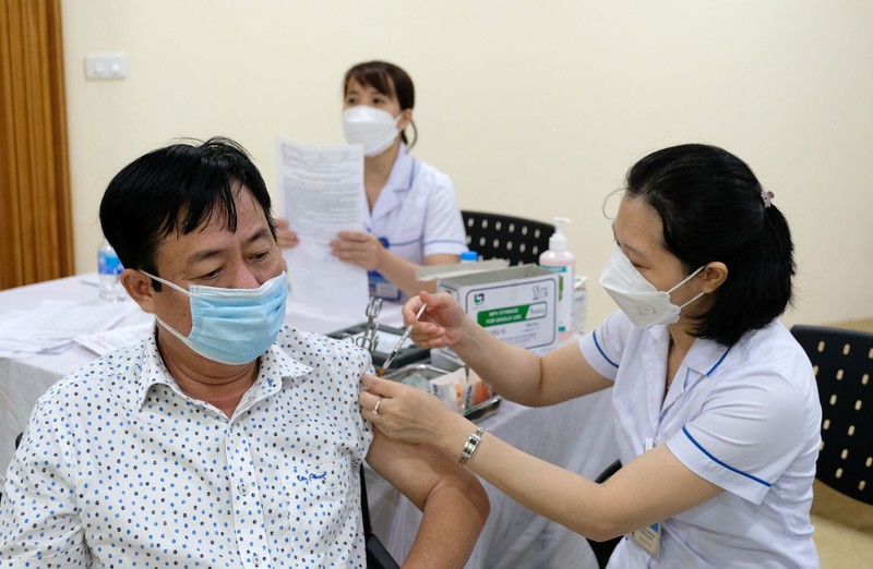 Ưu tiên bảo vệ nhóm người nguy cơ cao trước tác động của dịch Covid-19