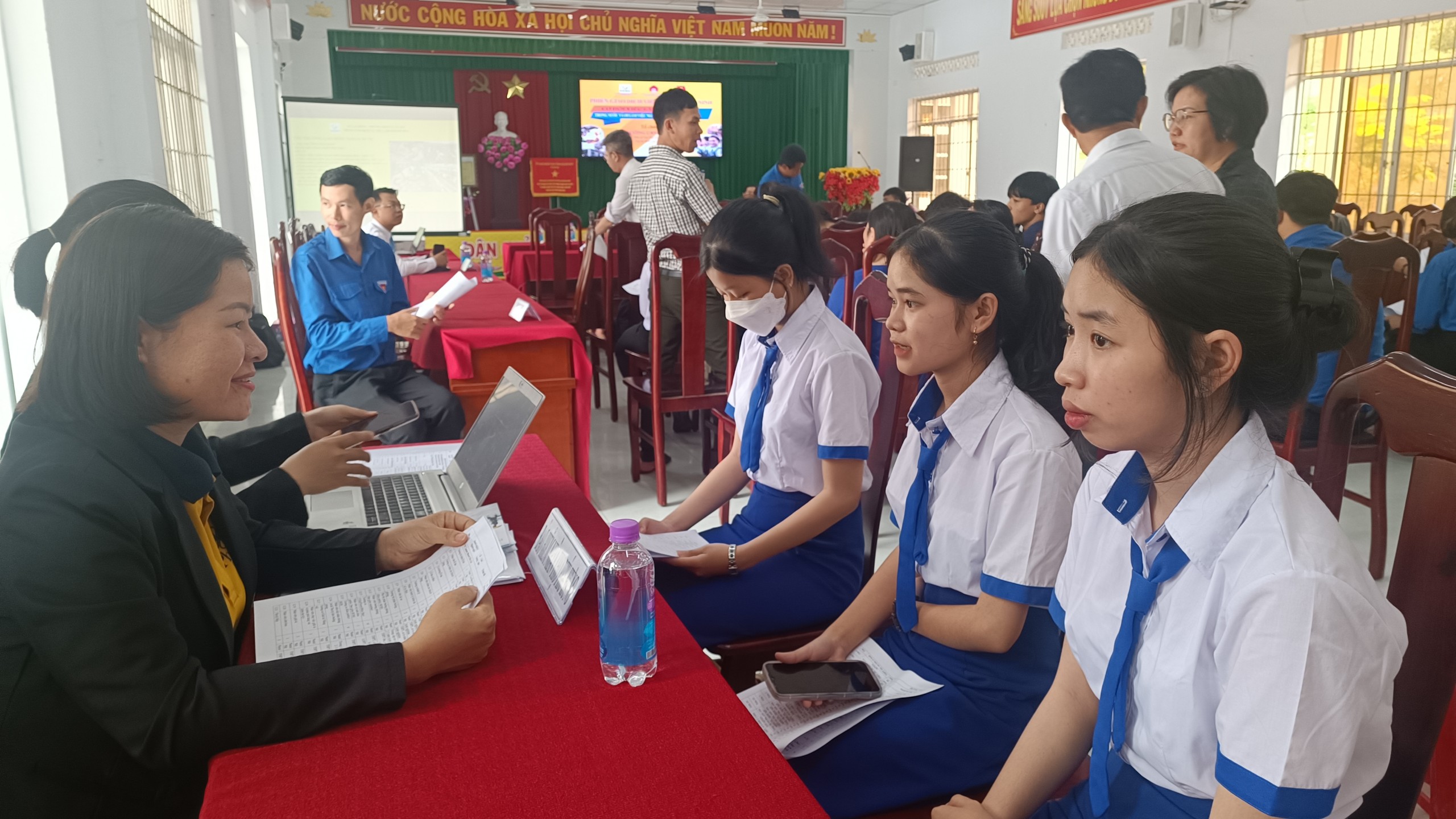 124 lao động tham gia phiên giao dịch việc làm tại Vạn Ninh