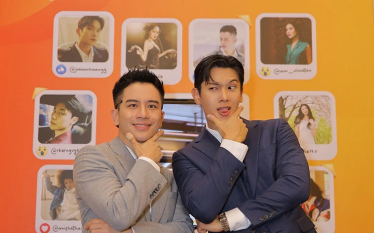Nhà sáng tạo nội dung Dino Vũ (bên trái) và nhà sáng tạo nội dung Hàn Quốc Robin (bên phải) tại buổi họp báo ra mắt chương trình thực tế

