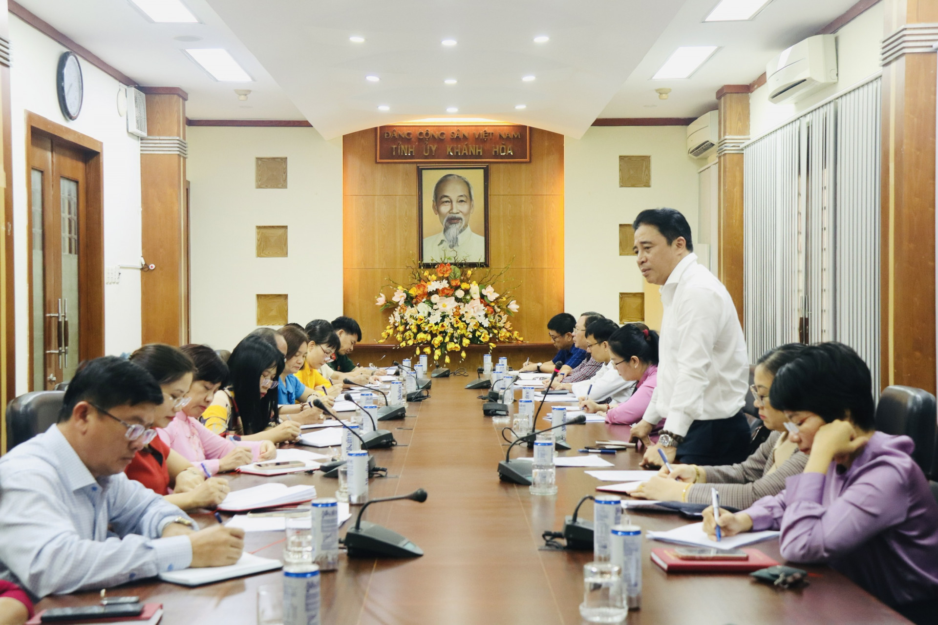 Phó Bí thư Thường trực Tỉnh ủy Nguyễn Khắc Toàn kết luận cuộc họp