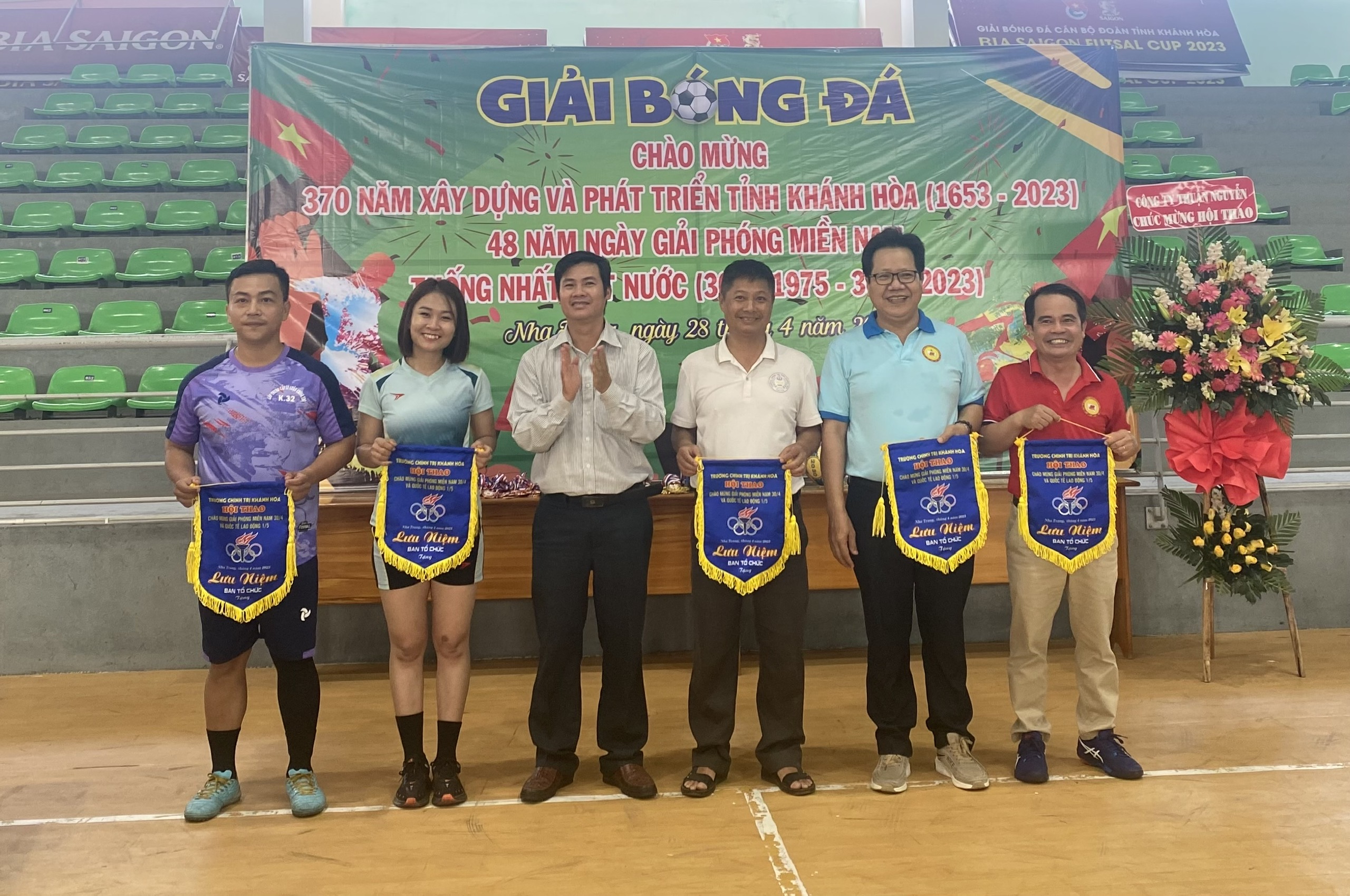 Trường Chính trị tỉnh Khánh Hòa: Giao lưu bóng đá chào mừng kỷ niệm 48 năm Ngày Giải phóng Miền nam thống nhất đất nước