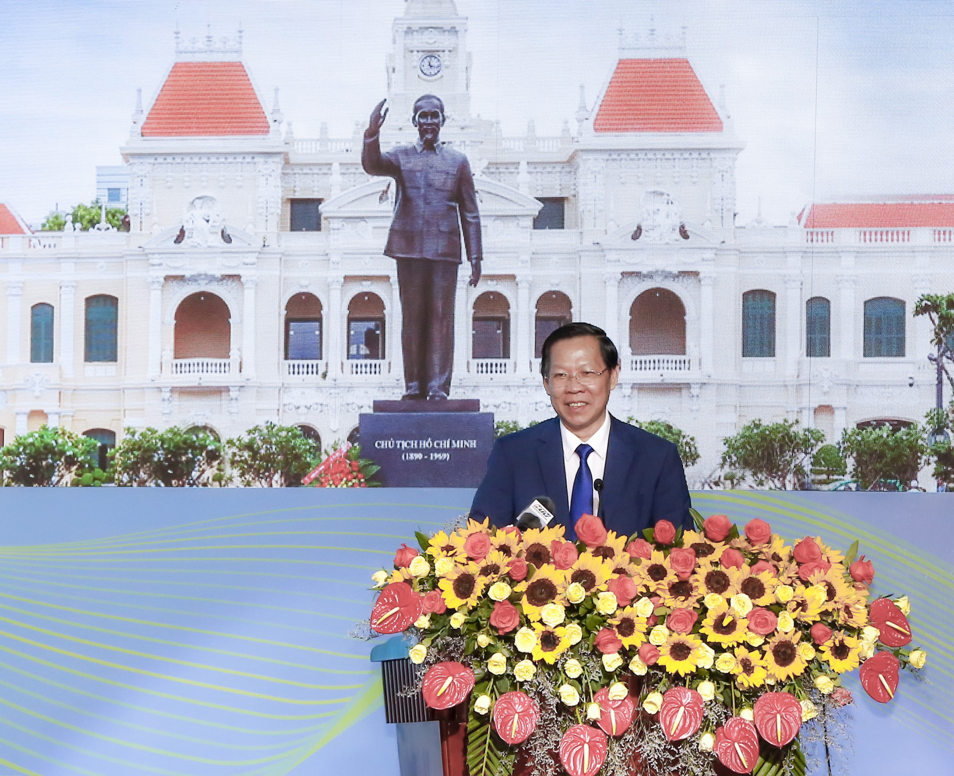 Ông Phan Văn Mãi phát biểu tại hội nghị.