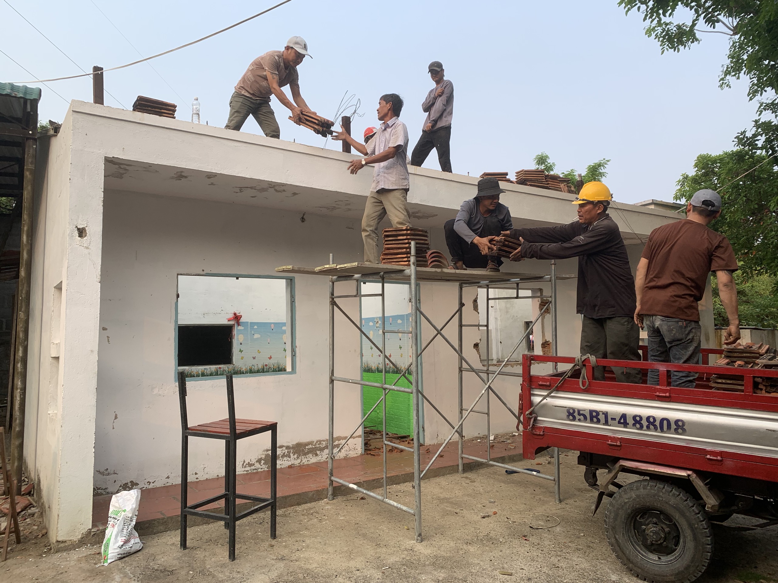 Tự nguyện tháo dỡ công trình vi phạm trên núi Hòn Rồng