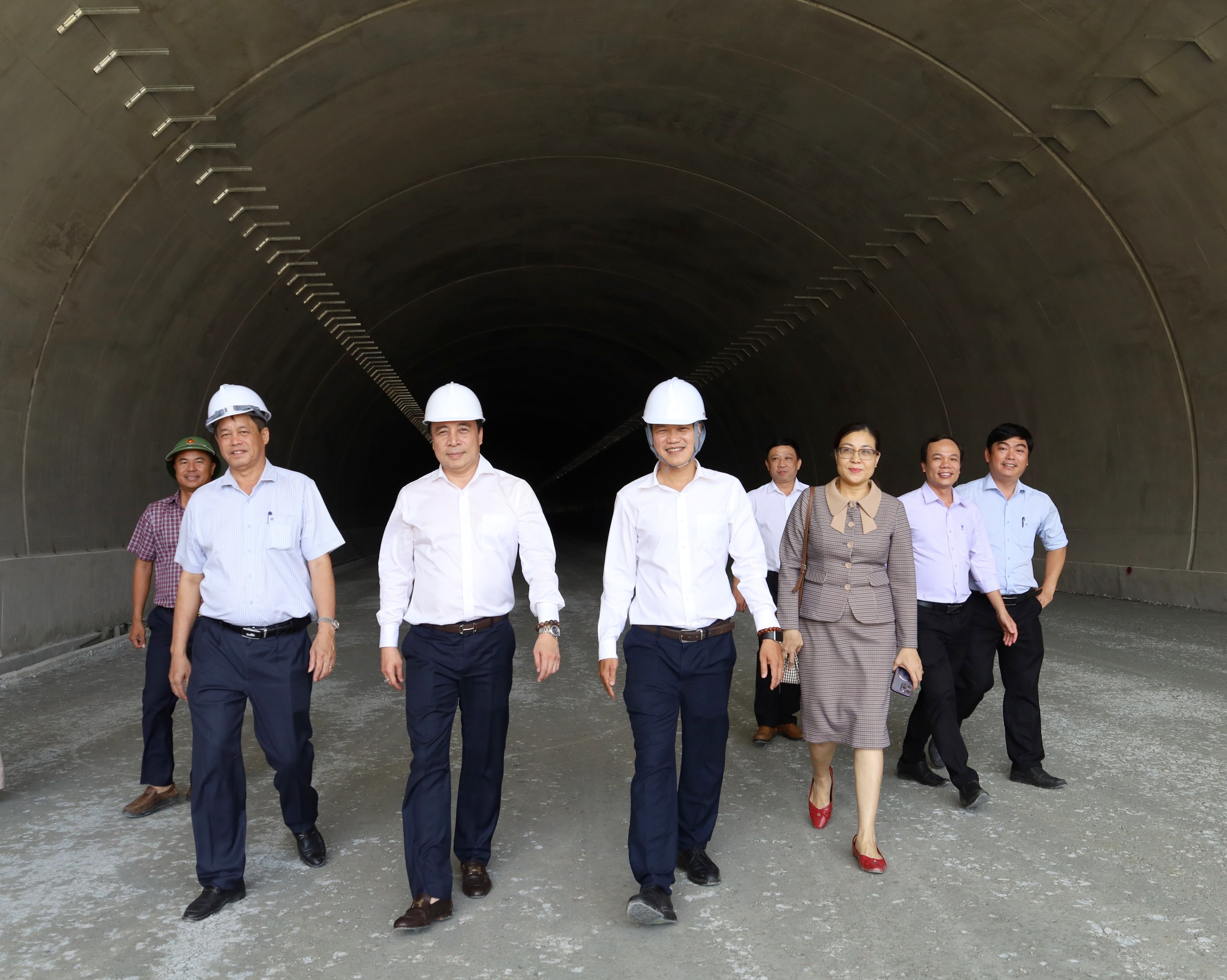 Ông Nguyễn Khắc Toàn - Phó Bí thư Thường trực Tỉnh ủy, Chủ tịch HĐND tỉnh Khánh Hòa: Thị sát cao tốc Nha Trang - Cam Lâm, kiểm tra tiến độ thi công nút giao thông Ngọc Hội