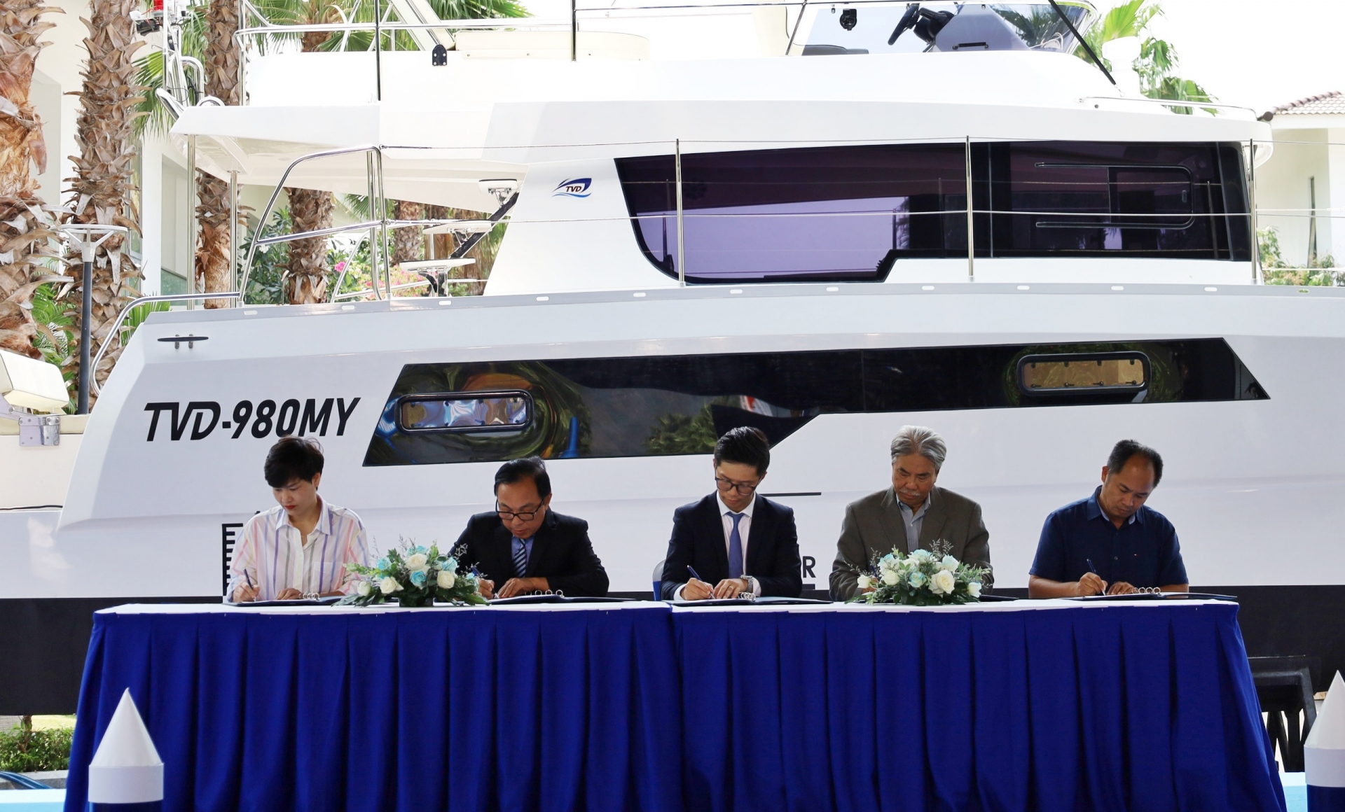 Các doanh nghiệp ký kết ghi nhớ hợp tác phát triển bến du thuyền quốc tế Ana Marina.
