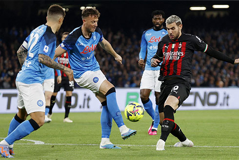 AC Milan và Napoli gặp nhau tại Champions League trong một cuộc nội chiến Serie A.