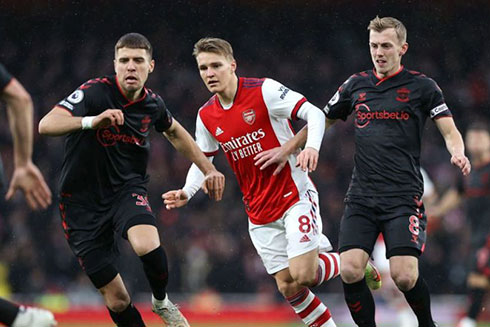 Arsenal không được phép mất điểm trước Southampton để hướng tới ngôi vô địch Ngoại Hạng Anh mùa giải này.