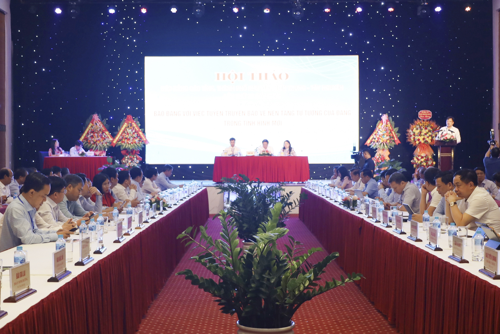 Hội thảo Báo Đảng các tỉnh, thành phố khu vực Miền Trung - Tây Nguyên lần thứ 10 (vòng IV): Báo Đảng với việc tuyên truyền bảo vệ nền tảng tư tưởng của Đảng trong tình hình mới