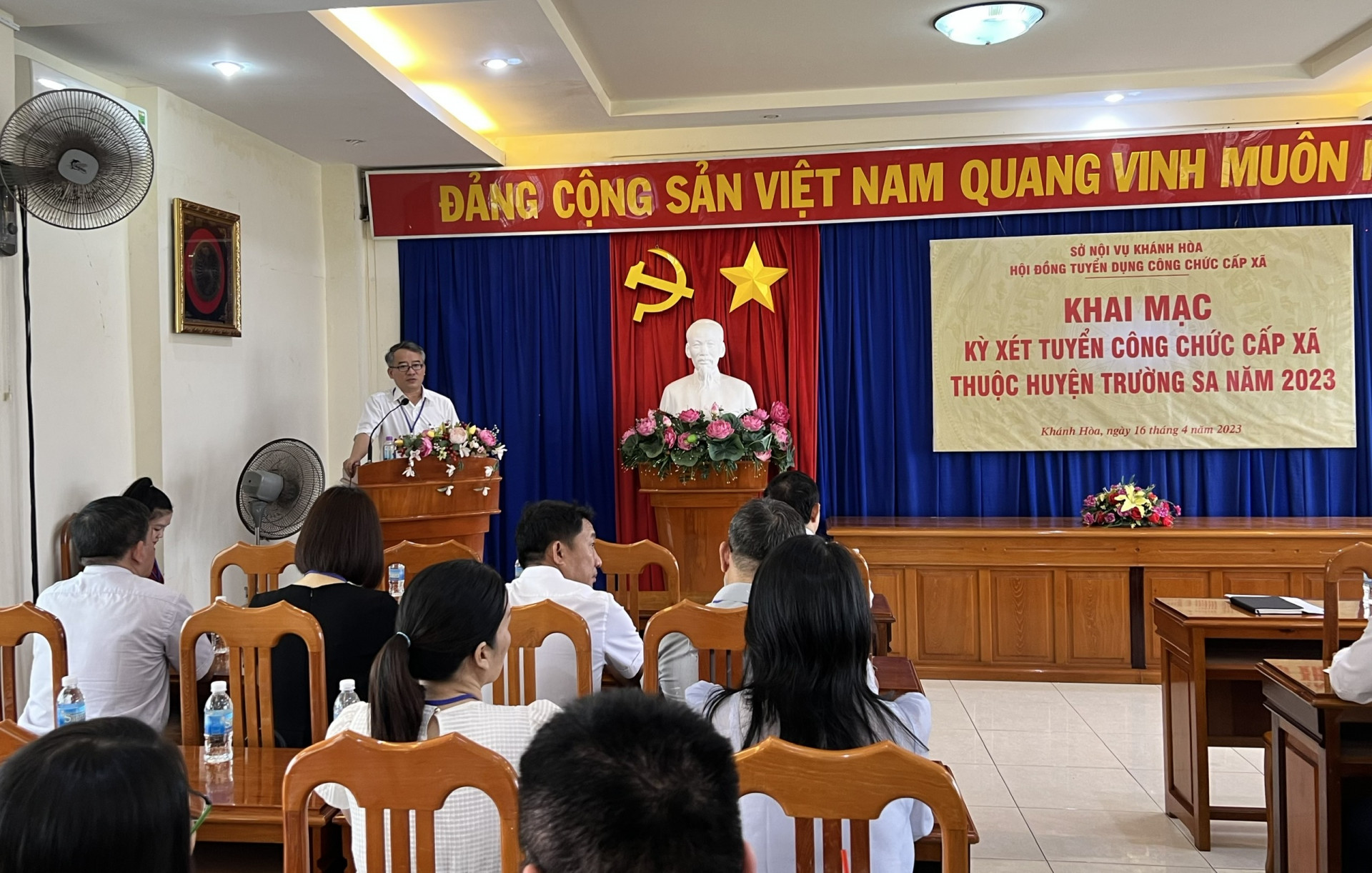 Ông Võ Chí Vương phát biểu khai mạc kỳ xét tuyển.