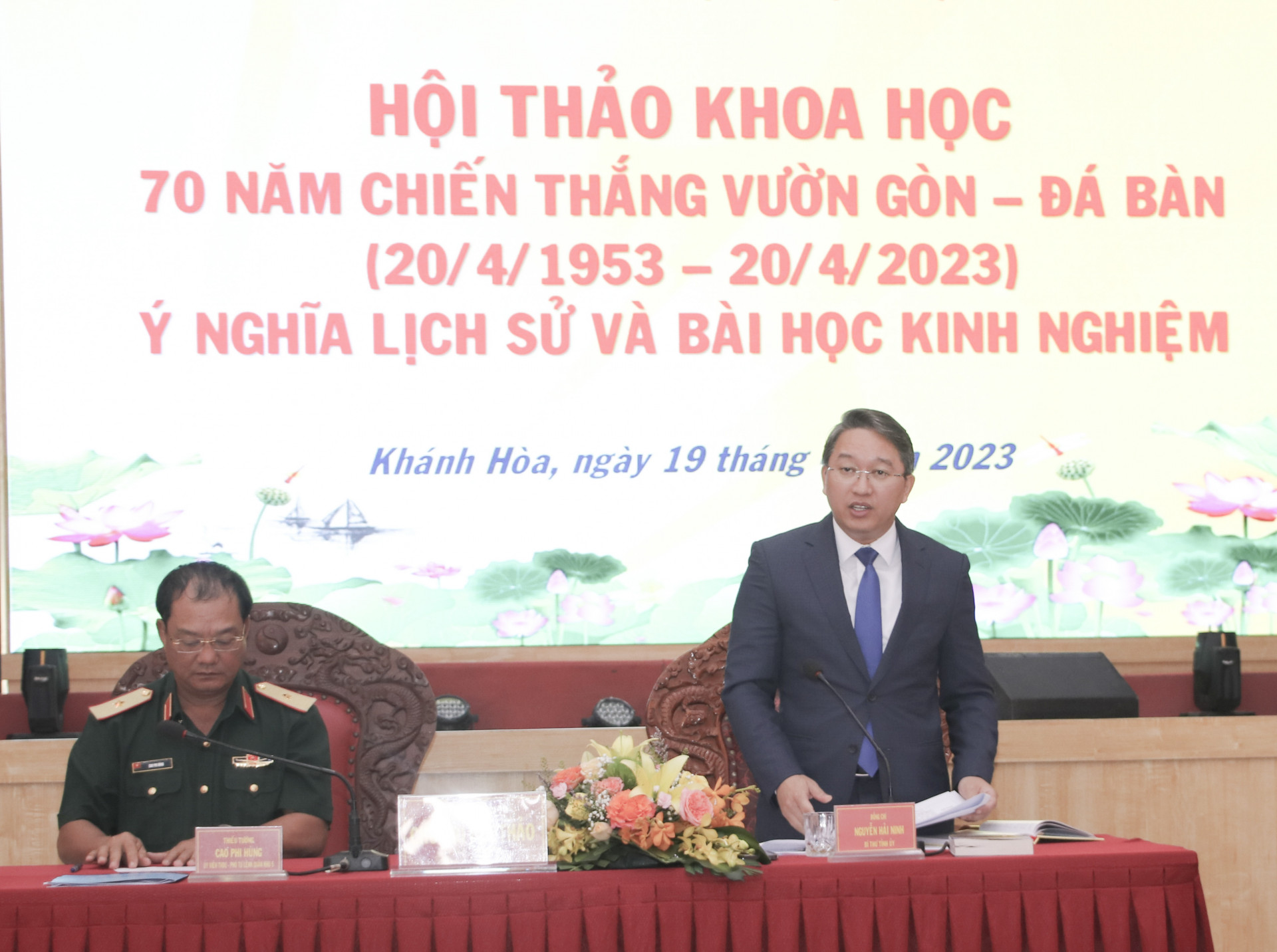 Bí thư Tỉnh ủy Khánh Hòa Nguyễn Hải Ninh và Thiếu tướng Cao Phi Hùng - Phó Tư lệnh Quân khu 5 chủ trì hội thảo.