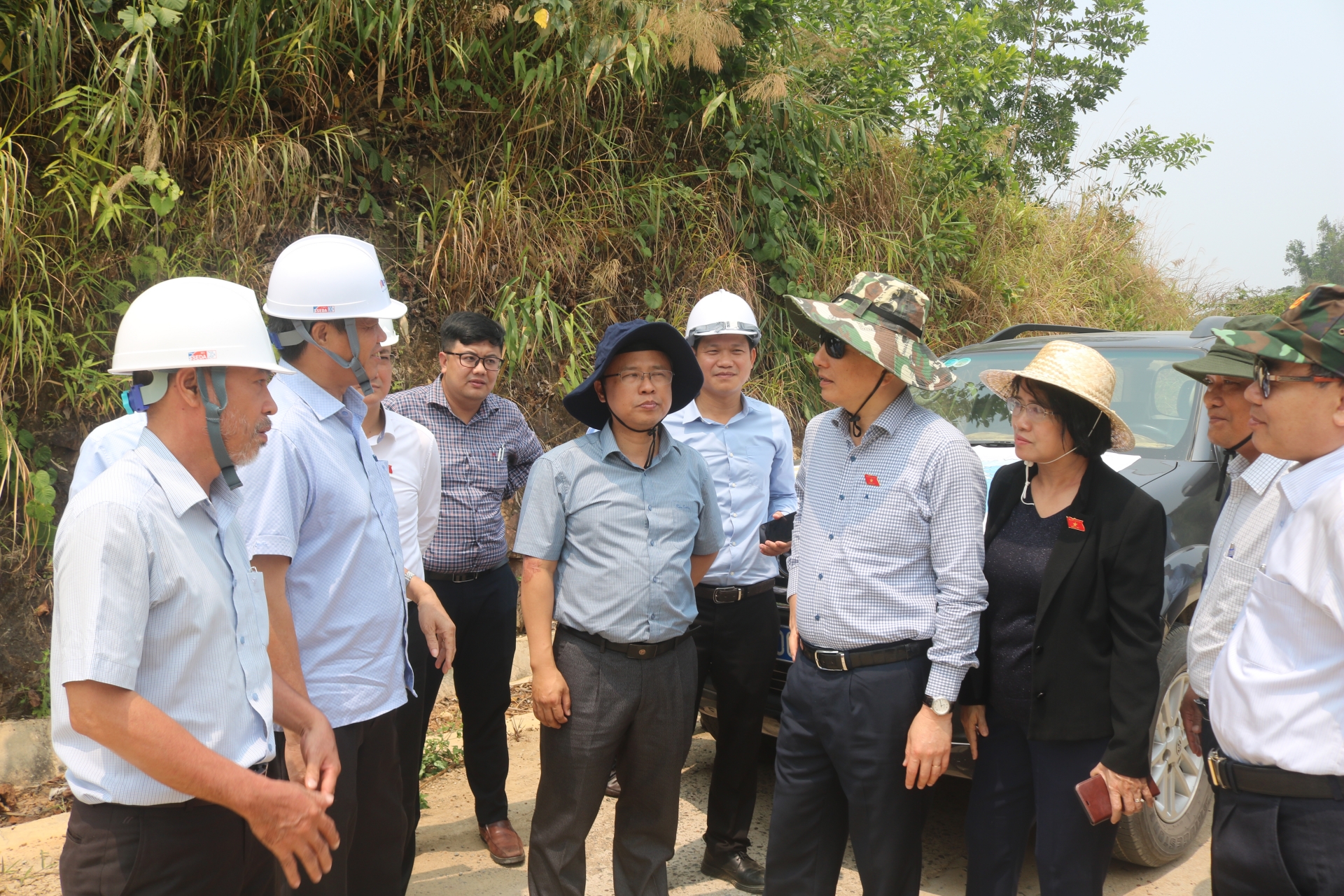 Lãnh đạo tỉnh cùng đoàn công tác khảo sát tại điểm Tà Gụ, xã Sơn Hiệp, huyện Khánh Sơn.