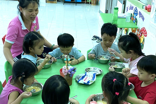 Đảm bảo an toàn thực phẩm ở bếp ăn trường học