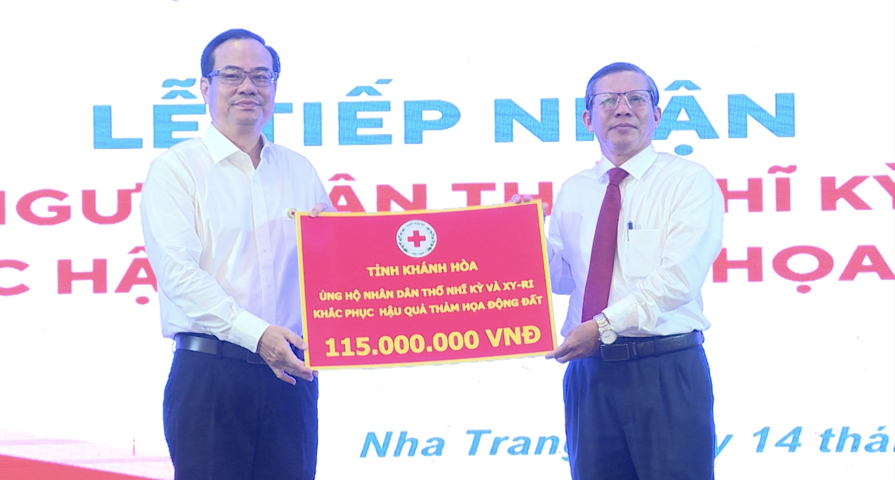 Hội  Chữ thập đỏ Việt Nam tiếp nhận 115 triệu  đồng  ủng  hộ  do  Hội  Chữ  thập  đỏ  tỉnh  vận  động  được