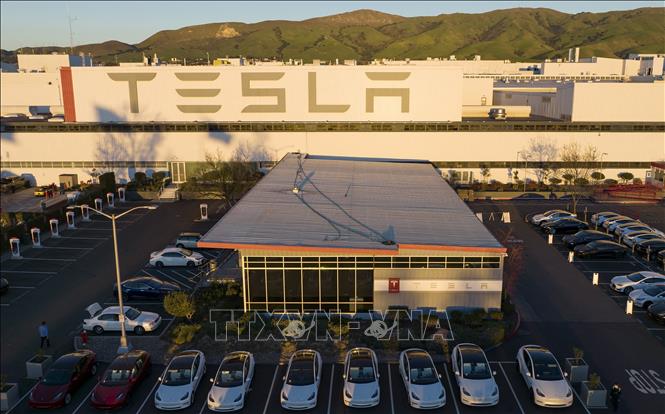 Một nhà máy của Tesla tại Fremont, California, Mỹ. Ảnh tư liệu: AFP/TTXVN