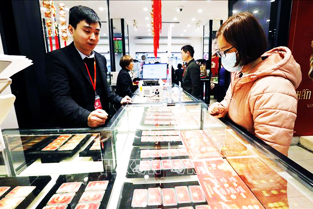 Giá vàng sáng 17/4 giảm 50.000 đồng/lượng