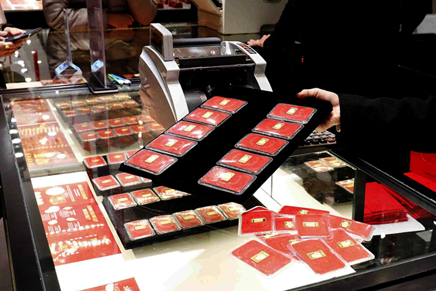 Giá vàng trong nước sáng 11/4 tiếp tục đi xuống