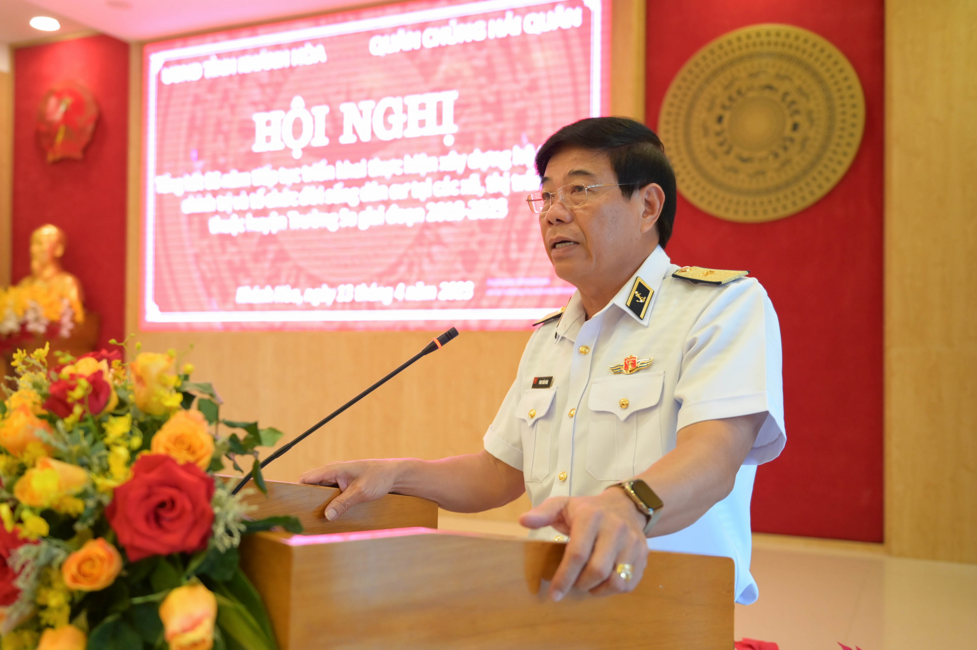 Chuẩn Đô đốc Phan Tuấn Hùng – Phó Tư lệnh Quân chủng Hải quân phát biểu tại hội nghị