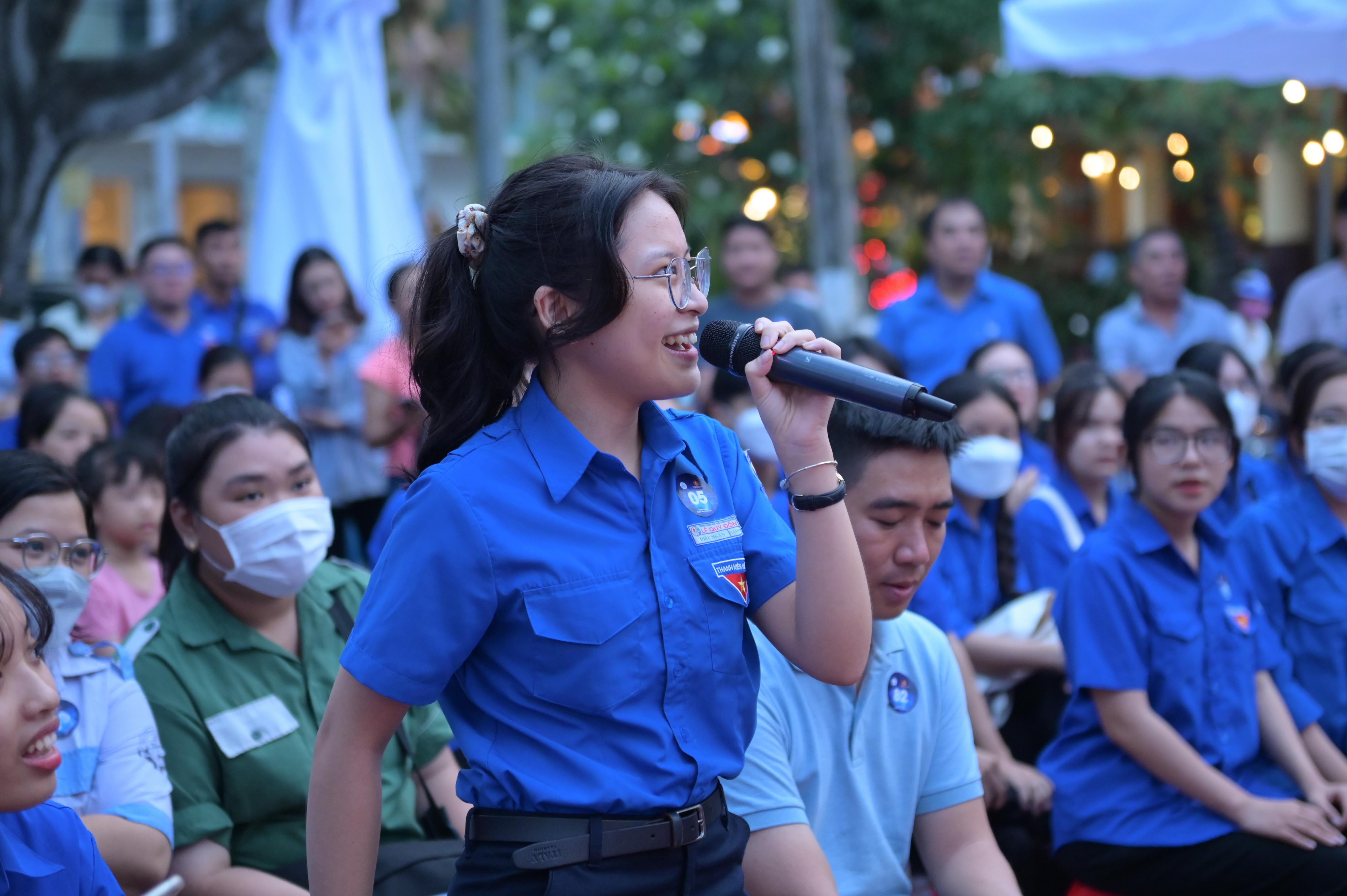 Các đoàn viên, thanh niên hào hứng tham gia thi nghe nhạc đoán tên bài hát