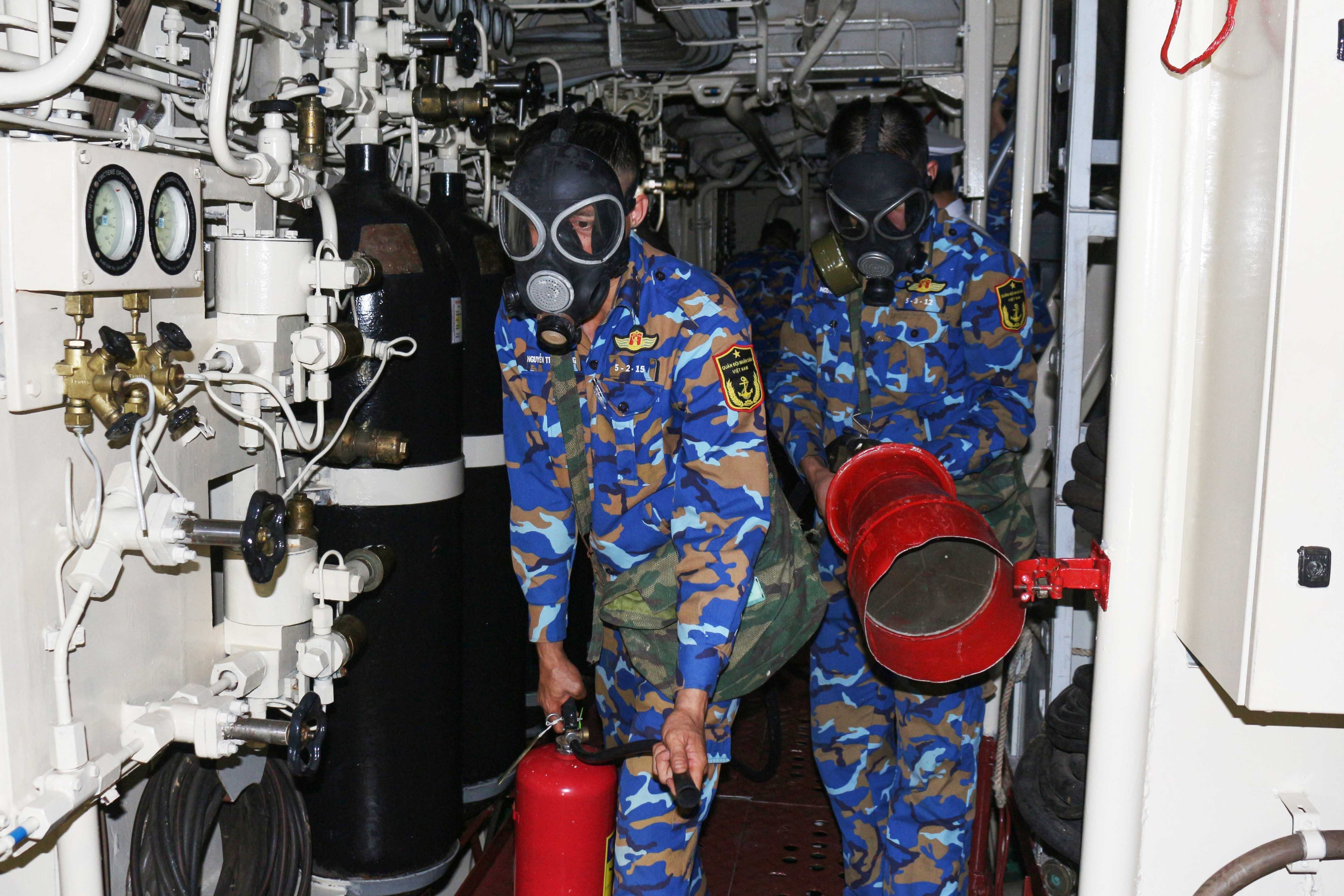 Kiểm tra thực hành đấu tranh bảo vệ sức sống tàu