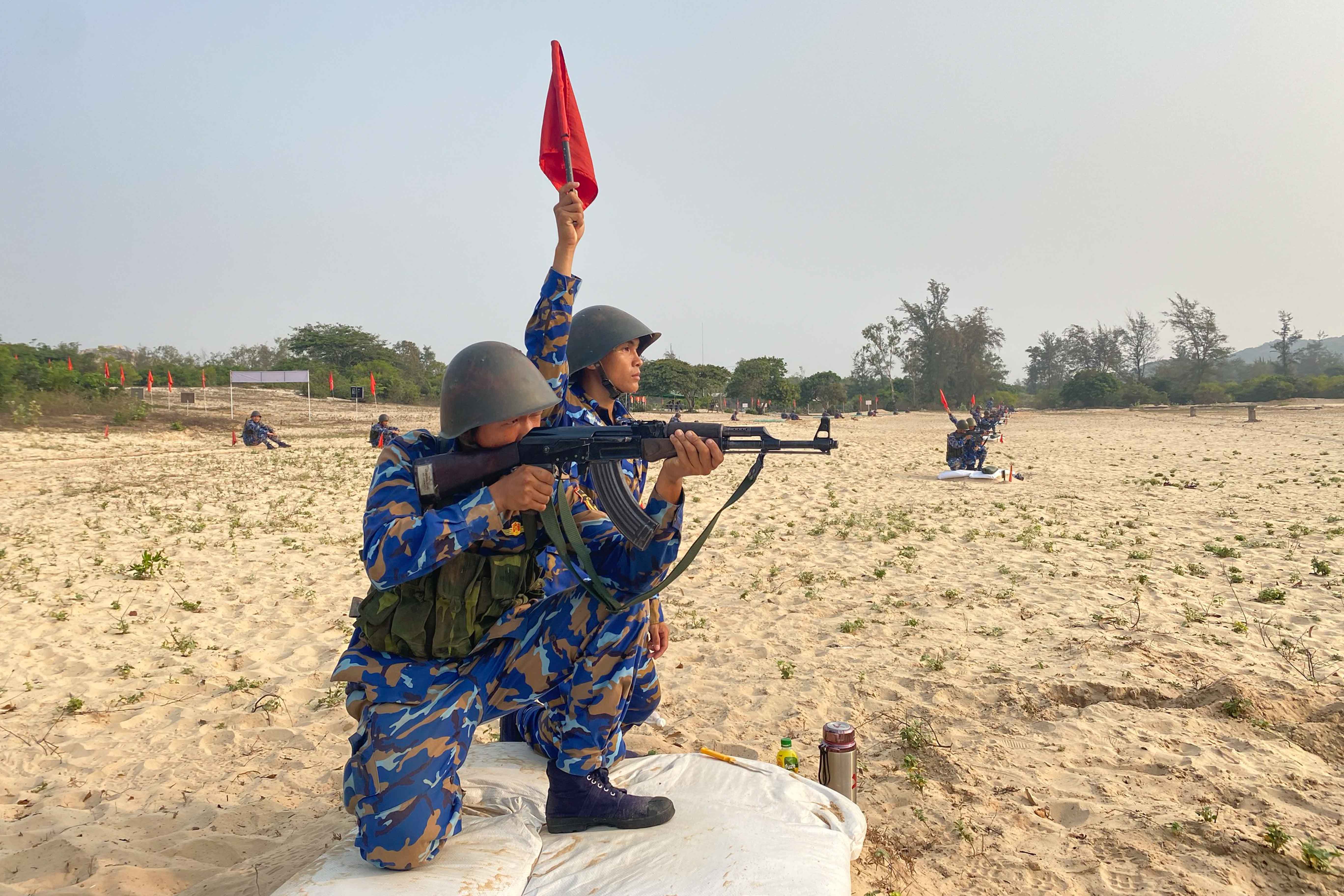 Trung tâm Huấn luyện Vùng 4 Hải quân: Kiểm tra bắn tập lần 2 cho 1.400 chiến sĩ mới