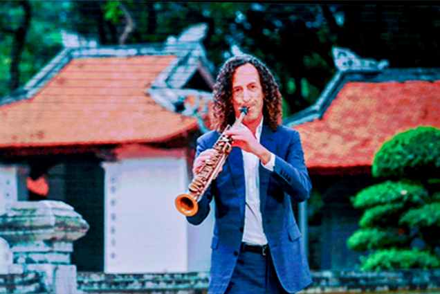  Báo Nhân Dân ra mắt MV Kenny G "Going Home" quảng bá du lịch Việt Nam