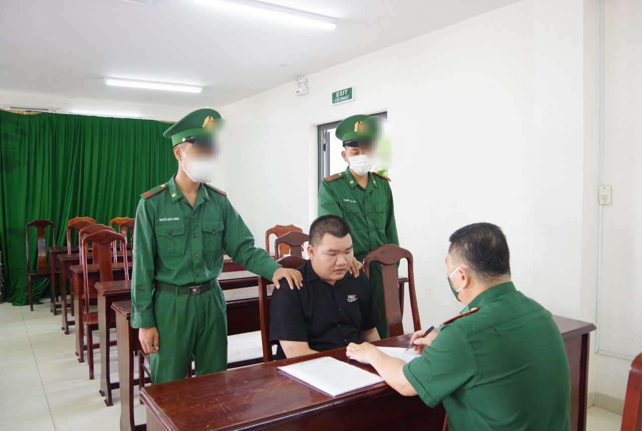 Bộ đội Biên phòng tỉnh Khánh Hòa:: Bắt quả tang đối tượng tàng trữ trái phép chất ma túy