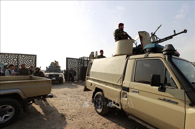 Các thành viên lực lượng bán quân sự Hashed al-Shaabi của Iraq gác tại căn cứ ở Baghdad ngày 4/1/2024. Ảnh: AFP/TTXVN

