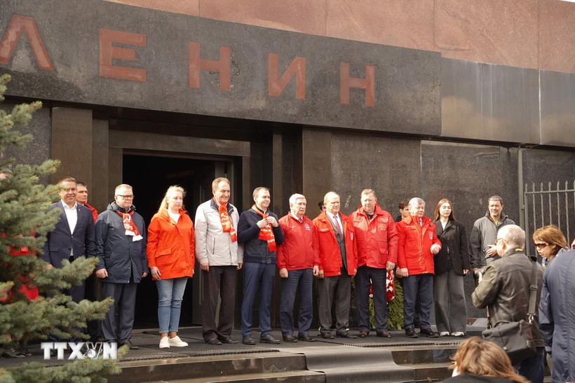 Chủ tịch Ban chấp hành Trung ương Đảng Cộng sản Liên bang Nga (KPRF), ông Gennady Zyuganov cũng lãnh đạo KPRF tham dự sự kiện. (Ảnh: Duy Trinh/TTXVN)

