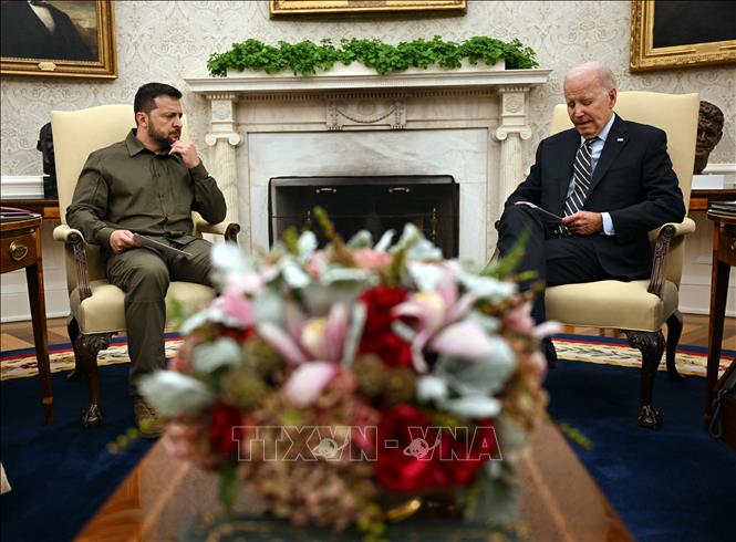 Tổng thống Ukraine Volodymyr Zelensky (trái) trong cuộc gặp Tổng thống Mỹ Joe Biden ở Washington, DC ngày 21/9/2023. Ảnh tư liệu: AFP/TTXVN


