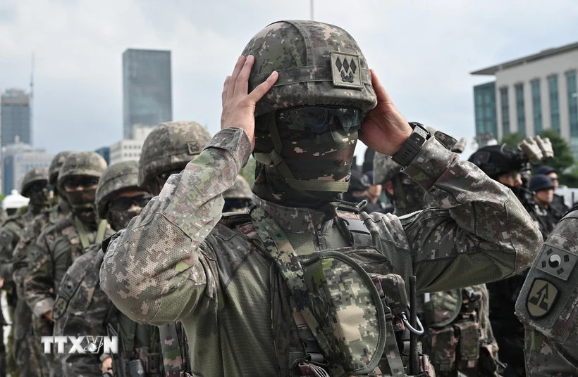 Binh sỹ Hàn Quốc và Mỹ tham gia cuộc tập trận chống khủng bố tại Seoul, Hàn Quốc. (Ảnh: AFP/TTXVN)
