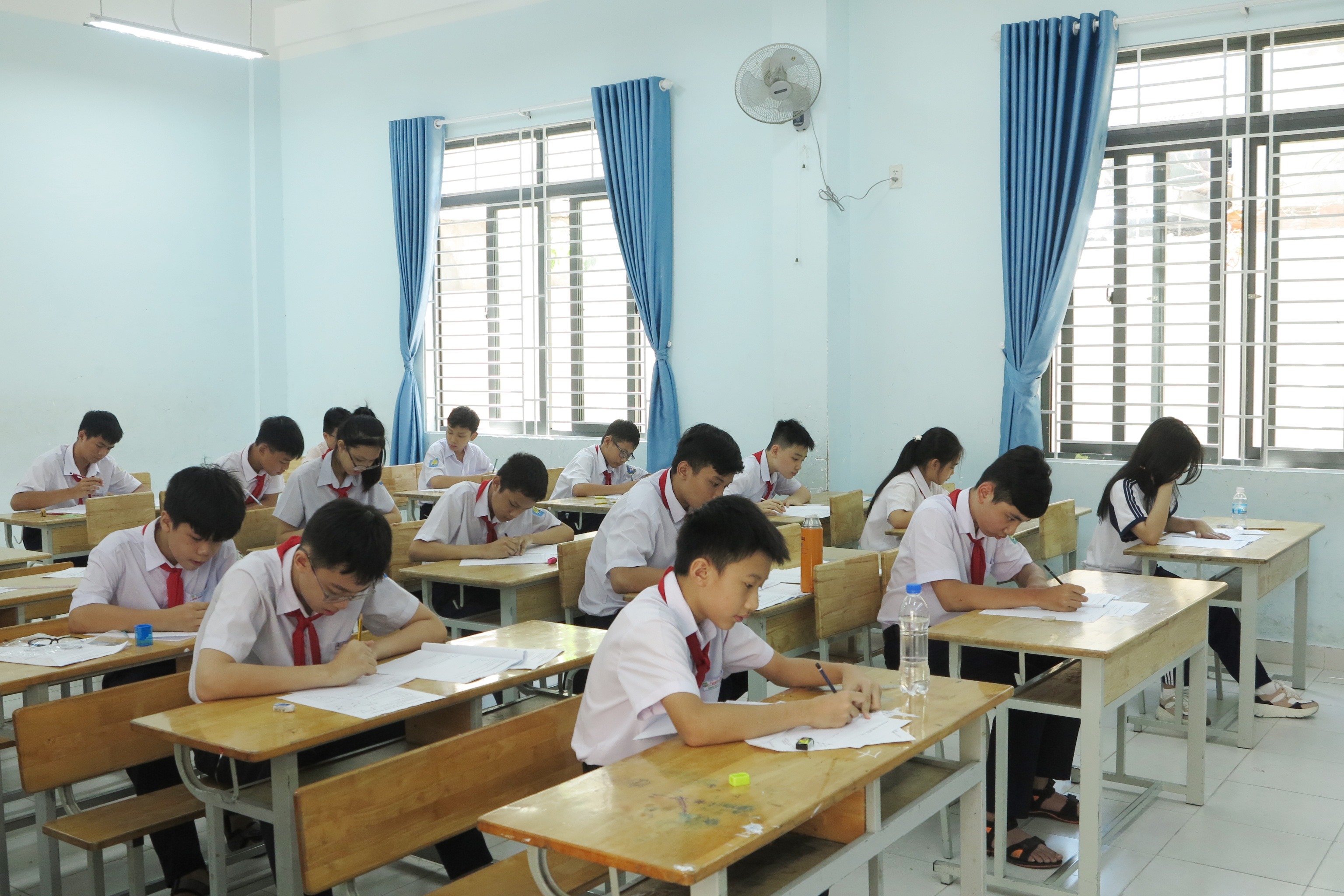 145 thí sinh tham dự kỳ thi Toán quốc tế SASMO tại Hội đồng thi Nha Trang